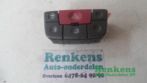 Gebruikte Alarmlicht Schakelaar Fiat Panda (169) 1.2 Fire Prijs € 15,00 Margeregeling aangeboden door Renkens Auto-Onderdelen B.V.