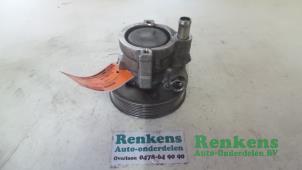 Gebruikte Servopomp Renault Laguna III Estate (KT) 2.0 dCi 16V 175 FAP Prijs € 100,00 Margeregeling aangeboden door Renkens Auto-Onderdelen B.V.