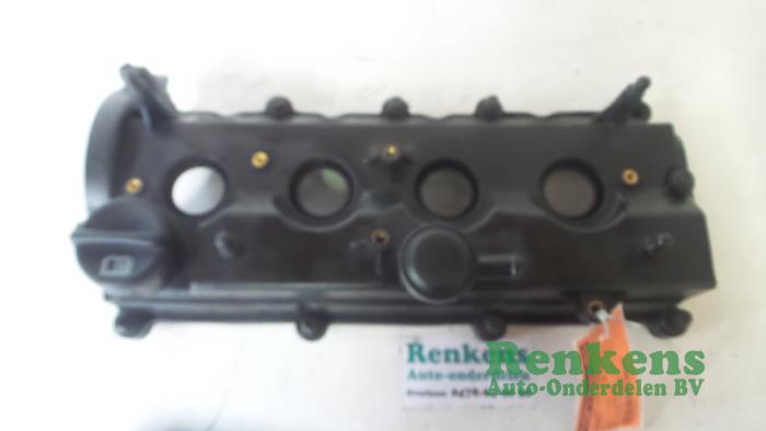 Gebruikte Kleppendeksel Opel Astra J (PC6/PD6/PE6/PF6) 1.7 CDTi 16V 110 Prijs € 50,00 Margeregeling aangeboden door Renkens Auto-Onderdelen B.V.