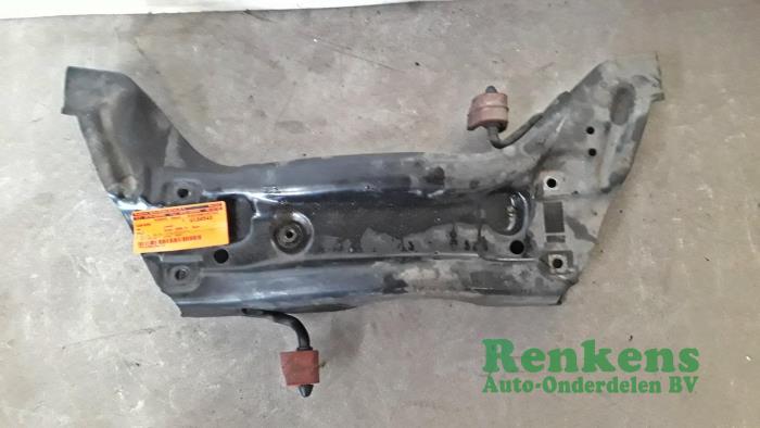 Gebruikte Subframe Volkswagen Polo IV (9N1/2/3) 1.2 12V Prijs € 50,00 Margeregeling aangeboden door Renkens Auto-Onderdelen B.V.