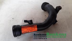 Gebruikte Intercooler Buis Volkswagen Passat Variant (3C5) 2.0 TDI 16V 140 Prijs € 30,00 Margeregeling aangeboden door Renkens Auto-Onderdelen B.V.