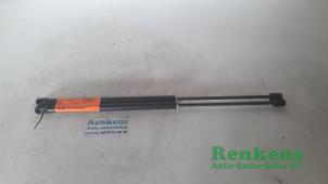 Gebruikte Set Gasdempers Achterklep Honda Civic Aerodeck (MB/MC) 1.5i VTEC-E II 16V Prijs € 20,00 Margeregeling aangeboden door Renkens Auto-Onderdelen B.V.