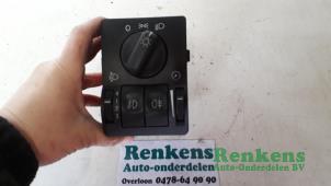Gebruikte Licht Schakelaar Opel Astra G (F67) 1.8 16V Prijs € 20,00 Margeregeling aangeboden door Renkens Auto-Onderdelen B.V.