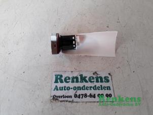 Gebruikte Gevarenlicht Schakelaar Citroen DS3 (SA) 1.6 e-HDi Prijs € 20,00 Margeregeling aangeboden door Renkens Auto-Onderdelen B.V.