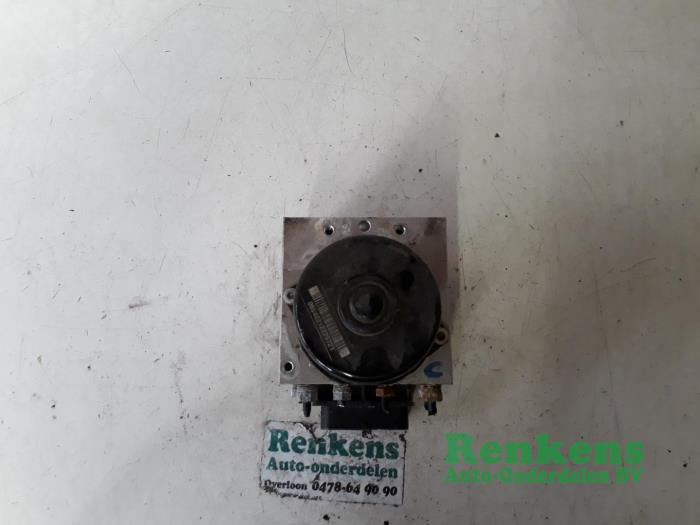 Gebruikte ABS Pomp Peugeot 106 II 1.1 XN,XR,XT,Accent Prijs € 60,00 Margeregeling aangeboden door Renkens Auto-Onderdelen B.V.