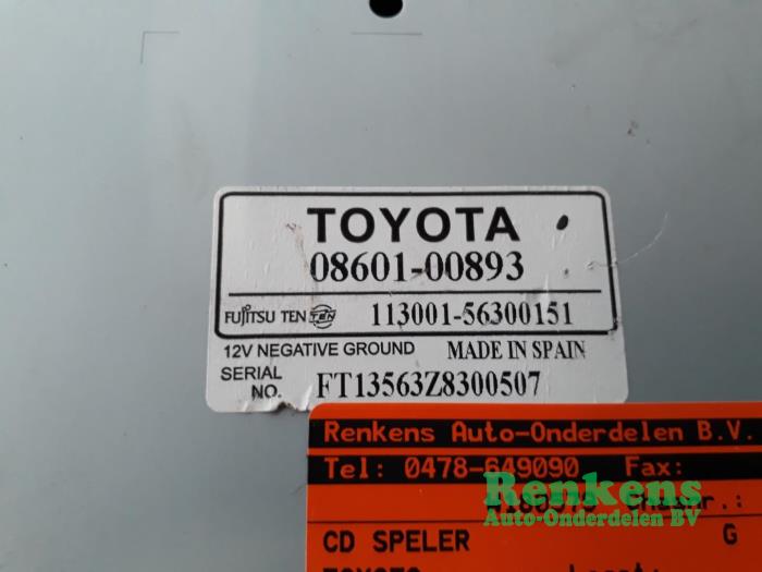 CD Speler van een Toyota Yaris (P1) 1.0 16V VVT-i 2002