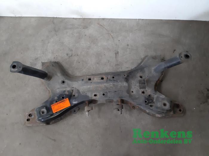 Gebruikte Subframe Toyota Yaris (P1) 1.0 16V VVT-i Prijs € 50,00 Margeregeling aangeboden door Renkens Auto-Onderdelen B.V.