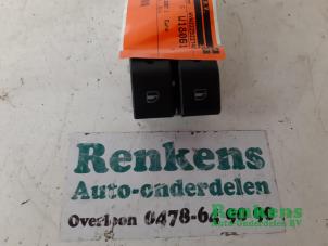 Gebruikte Raam schakelaar elektrisch Volkswagen Fox (5Z) 1.2 Prijs € 15,00 Margeregeling aangeboden door Renkens Auto-Onderdelen B.V.