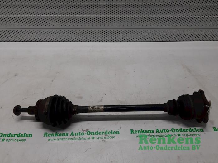 Gebruikte Steekas rechts-voor Audi A4 Avant (B7) 2.5 TDI V6 24V Prijs € 60,00 Margeregeling aangeboden door Renkens Auto-Onderdelen B.V.