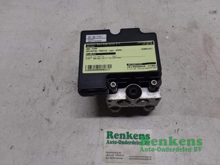 Gebruikte ABS Pomp Daihatsu Trevis 1.0 12V DVVT Prijs € 75,00 Margeregeling aangeboden door Renkens Auto-Onderdelen B.V.