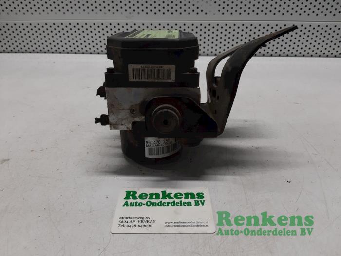 ABS Pomp van een Daewoo Kalos (SF48) 1.4 16V 2004