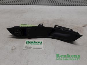 Gebruikte Raam schakelaar elektrisch Ford Focus 3 1.0 Ti-VCT EcoBoost 12V 125 Prijs € 30,00 Margeregeling aangeboden door Renkens Auto-Onderdelen B.V.