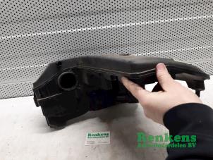 Gebruikte Luchtfilterhuis Dacia Sandero I (BS) 1.2 16V Prijs € 40,00 Margeregeling aangeboden door Renkens Auto-Onderdelen B.V.
