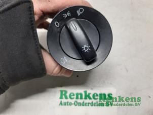 Gebruikte Licht Schakelaar Volkswagen Jetta III (1K2) 1.9 TDI Prijs € 25,00 Margeregeling aangeboden door Renkens Auto-Onderdelen B.V.