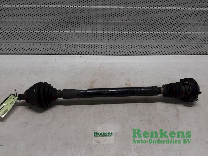 Gebruikte Aandrijfas rechts-voor Volkswagen Passat Variant (3C5) 2.0 TDI 140 Prijs € 50,00 Margeregeling aangeboden door Renkens Auto-Onderdelen B.V.