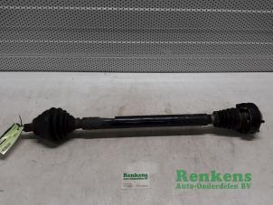 Gebruikte Aandrijfas rechts-voor Volkswagen Passat Variant (3C5) 2.0 TDI 140 Prijs € 50,00 Margeregeling aangeboden door Renkens Auto-Onderdelen B.V.