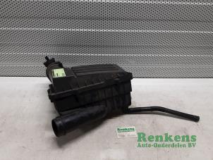 Gebruikte Luchtfilterhuis Volkswagen Passat Variant (3C5) 2.0 TDI 140 Prijs € 45,00 Margeregeling aangeboden door Renkens Auto-Onderdelen B.V.