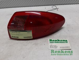 Gebruikte Achterlicht rechts Alfa Romeo 147 (937) 1.6 Twin Spark 16V Prijs € 20,00 Margeregeling aangeboden door Renkens Auto-Onderdelen B.V.