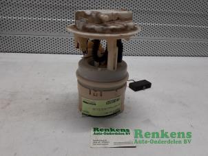 Gebruikte Benzinepomp Citroen C5 I Berline (DC) 2.0 16V Prijs € 45,00 Margeregeling aangeboden door Renkens Auto-Onderdelen B.V.