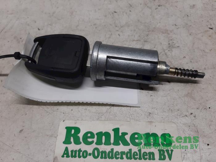 Sleutel+Contactslot van een Opel Astra G (F08/48) 1.6 16V 1998