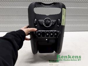 Gebruikte Kachel Bedieningspaneel Mini Mini (R56) 1.6 One D 16V Prijs € 60,00 Margeregeling aangeboden door Renkens Auto-Onderdelen B.V.