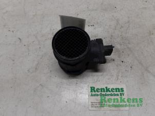Gebruikte Luchtmassameter Opel Corsa D 1.6i OPC 16V Turbo Prijs € 30,00 Margeregeling aangeboden door Renkens Auto-Onderdelen B.V.