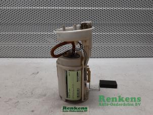Gebruikte Benzinepomp Volkswagen Bora (1J2) 1.6 Prijs € 35,00 Margeregeling aangeboden door Renkens Auto-Onderdelen B.V.