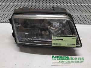 Gebruikte Rechter Koplamp Audi A4 (B5) 1.6 Prijs € 35,00 Margeregeling aangeboden door Renkens Auto-Onderdelen B.V.