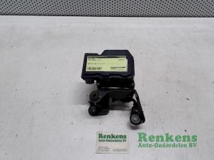 Gebruikte ABS Pomp Ford Mondeo IV Wagon 2.0 TDCi 140 16V Prijs € 75,00 Margeregeling aangeboden door Renkens Auto-Onderdelen B.V.