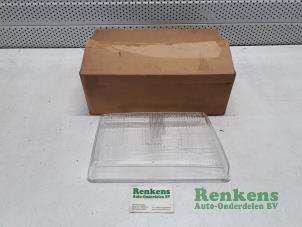 Nieuwe Koplampglas rechts Opel Rekord E1/E2/F 1.9 Prijs € 22,99 Inclusief btw aangeboden door Renkens Auto-Onderdelen B.V.
