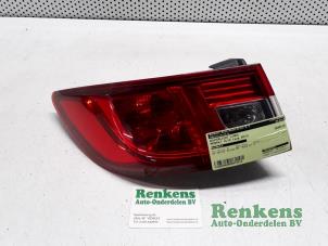 Gebruikte Achterlicht links Renault Clio IV (5R) 1.2 16V Prijs € 35,00 Margeregeling aangeboden door Renkens Auto-Onderdelen B.V.
