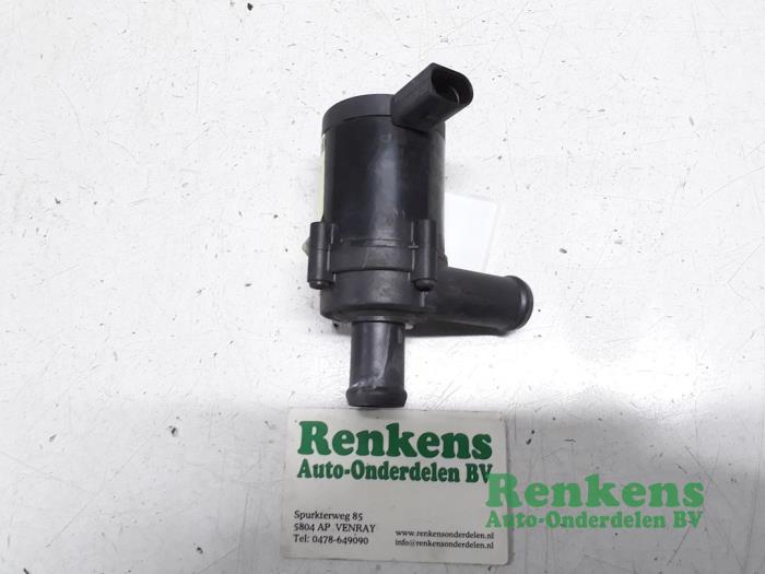Gebruikte Waterpomp Audi A4 (B8) 1.8 TFSI 16V Prijs € 25,00 Margeregeling aangeboden door Renkens Auto-Onderdelen B.V.
