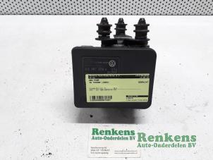Gebruikte ABS Pomp Volkswagen Touran (1T1/T2) 1.9 TDI 100 Prijs € 60,00 Margeregeling aangeboden door Renkens Auto-Onderdelen B.V.