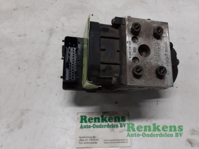Gebruikte ABS Pomp Suzuki Swift (SF310/413) 1.3 Prijs € 50,00 Margeregeling aangeboden door Renkens Auto-Onderdelen B.V.