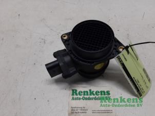 Gebruikte Luchthoeveelheidsmeter Volkswagen Golf IV (1J1) 2.0 Prijs € 25,00 Margeregeling aangeboden door Renkens Auto-Onderdelen B.V.