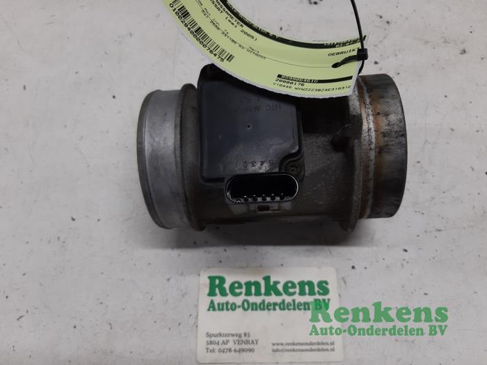 Gebruikte Luchtmassameter Volkswagen Passat Variant (3B6) 2.5 TDI V6 24V Prijs € 20,00 Margeregeling aangeboden door Renkens Auto-Onderdelen B.V.