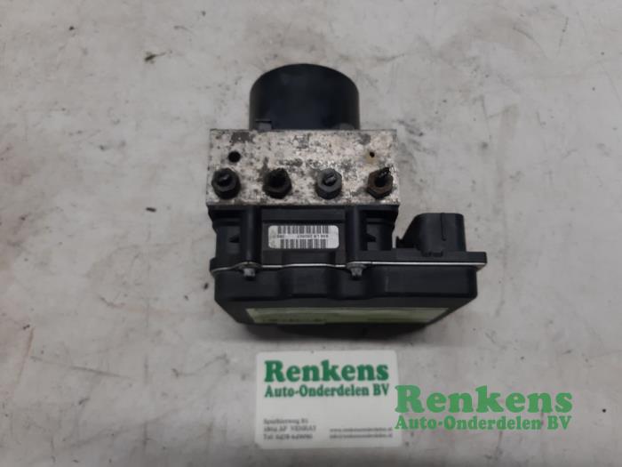 Gebruikte ABS Pomp Volkswagen Polo IV (9N1/2/3) 1.4 TDI 70 Prijs € 50,00 Margeregeling aangeboden door Renkens Auto-Onderdelen B.V.