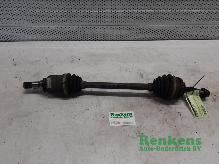 Gebruikte Aandrijfas links-voor Toyota Yaris (P1) 1.3 16V VVT-i Prijs € 20,00 Margeregeling aangeboden door Renkens Auto-Onderdelen B.V.
