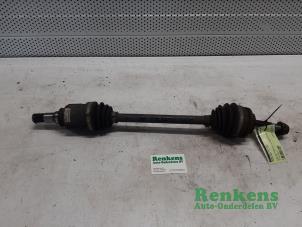 Gebruikte Steekas links-voor Toyota Yaris (P1) 1.3 16V VVT-i Prijs € 20,00 Margeregeling aangeboden door Renkens Auto-Onderdelen B.V.