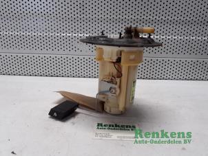 Gebruikte Benzinepomp Mazda Premacy 1.8 16V Exclusive HP Prijs € 40,00 Margeregeling aangeboden door Renkens Auto-Onderdelen B.V.