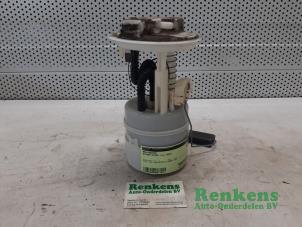 Gebruikte Benzinepomp Nissan Micra (K12) 1.2 16V Prijs € 40,00 Margeregeling aangeboden door Renkens Auto-Onderdelen B.V.
