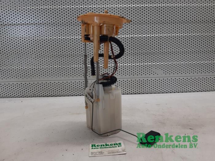 Gebruikte Tank element Pomp Volkswagen Tiguan (5N1/2) 2.0 TDI 16V 4Motion Prijs € 100,00 Margeregeling aangeboden door Renkens Auto-Onderdelen B.V.
