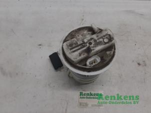 Gebruikte Benzinepomp Renault Clio II (BB/CB) 1.2 16V Prijs € 35,00 Margeregeling aangeboden door Renkens Auto-Onderdelen B.V.