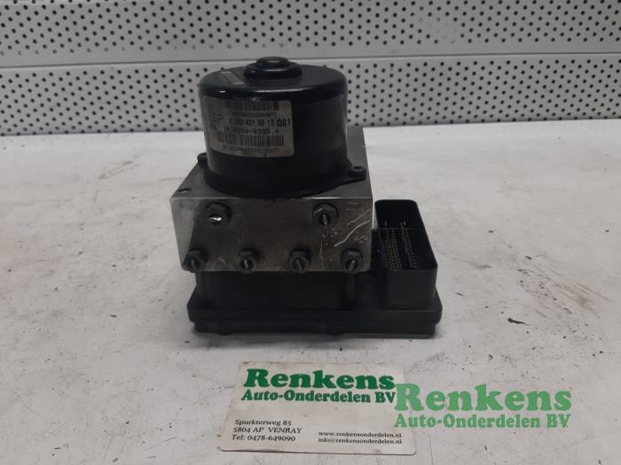 Gebruikte ABS Pomp Mercedes C Sportcoupé (C203) 2.2 C-220 CDI 16V Prijs € 60,00 Margeregeling aangeboden door Renkens Auto-Onderdelen B.V.