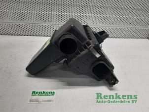 Gebruikte Luchtfilterhuis Smart Forfour (454) 1.0 12V Prijs € 40,00 Margeregeling aangeboden door Renkens Auto-Onderdelen B.V.