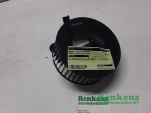 Gebruikte Kachel Ventilatiemotor Ford Fiesta 4 1.3i Prijs € 30,00 Margeregeling aangeboden door Renkens Auto-Onderdelen B.V.