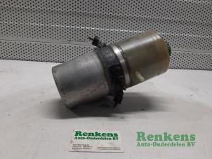 Stuurpomp van een Seat Ibiza III (6L1) 1.9 SDI 2002