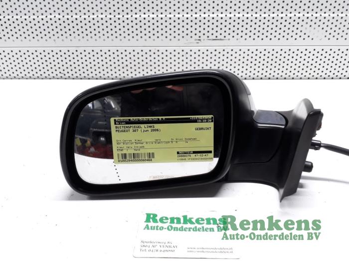 Buitenspiegel links van een Peugeot 307 Break (3E) 1.6 HDiF 110 16V 2006