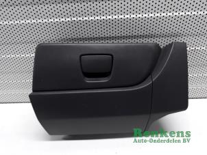 Gebruikte Dashboardkastje Peugeot Bipper (AA) 1.4 HDi Prijs € 40,00 Margeregeling aangeboden door Renkens Auto-Onderdelen B.V.