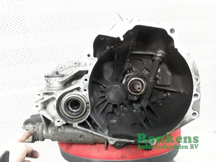 Gebruikte Versnellingsbak Nissan Almera Tino (V10M) 1.8 16V Prijs € 300,00 Margeregeling aangeboden door Renkens Auto-Onderdelen B.V.